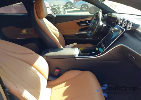 2024 Mercedes-Benz Cle 450 4Matic z USA, uszkodzony, nr VIN W1KMJ6BB5RF003198